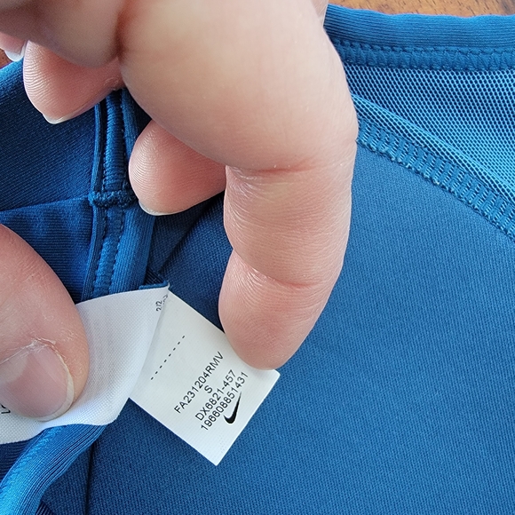 Nike Swoosh Women's  Blue Sports Bra - Picture 7 of 8